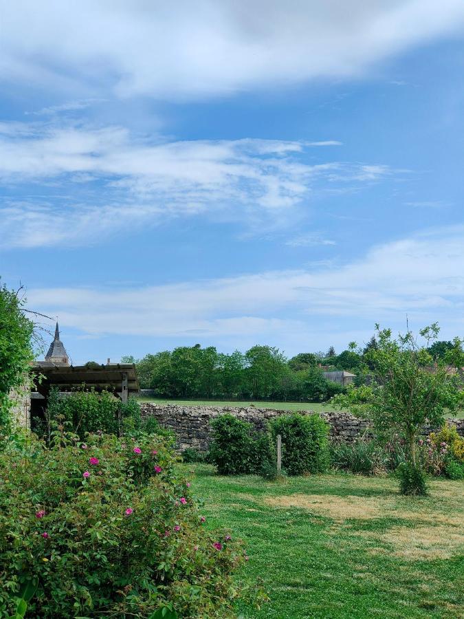 Gite De La Maison Fort Vereaux Exterior foto